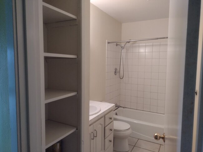 bathroom - 6530 SE 47th Ave