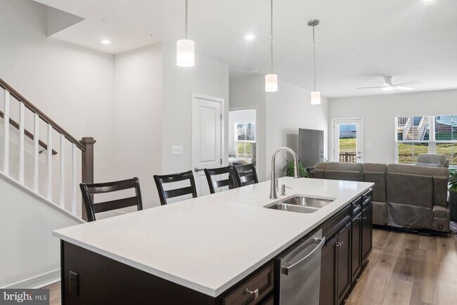 Foto del edificio - 7517 Matapeake Ln