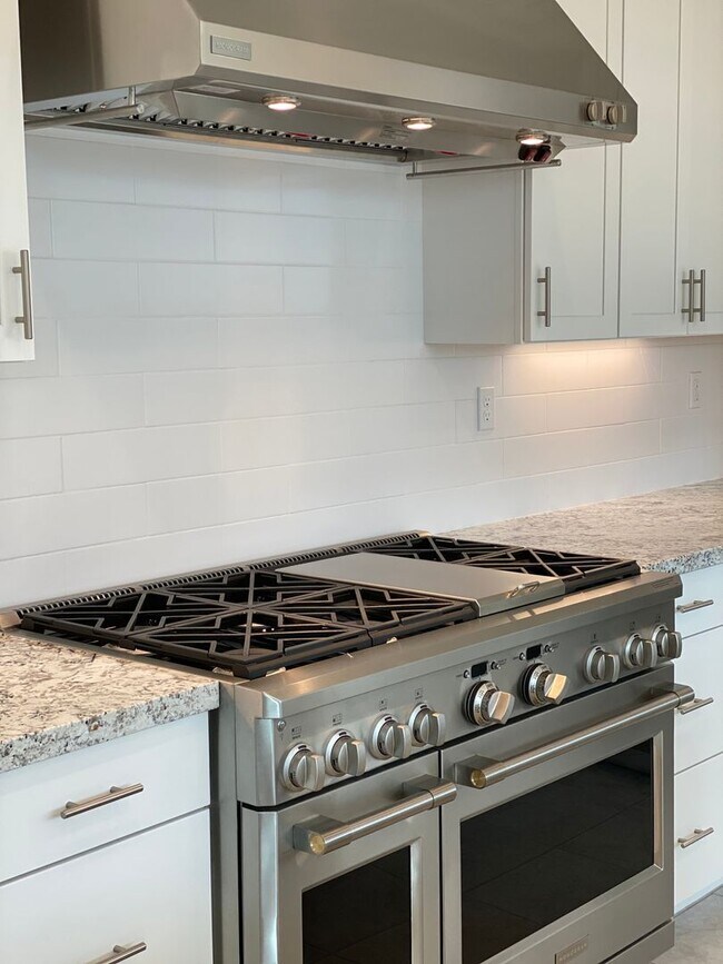 Foto del edificio - Stunning Dual Master in Hawk Ridge with La...