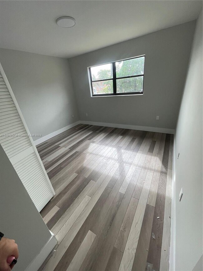 Foto del edificio - 321 E 61st St