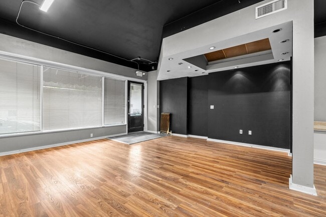 Building Photo - 104 Brown St