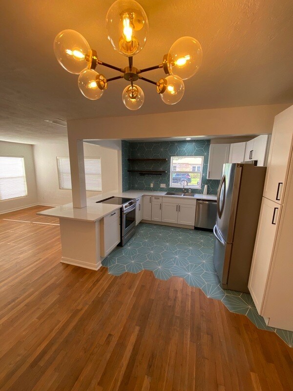 Building Photo - 2201 Delaney Ave