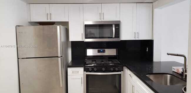 Foto del edificio - 17901 NW 68th Ave