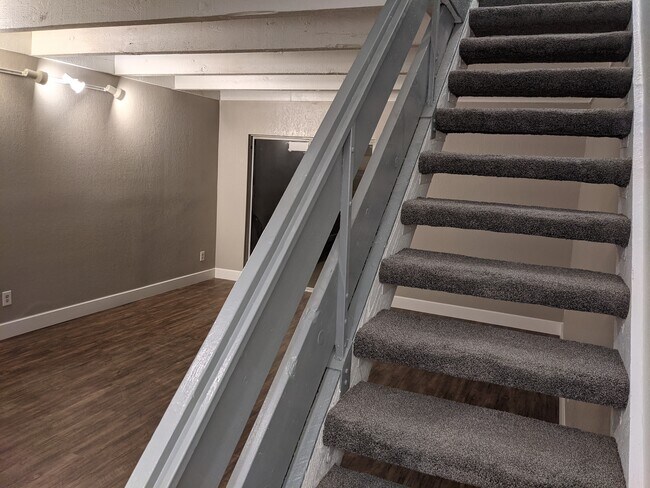 Building Photo - 3110 Van Teylingen Dr