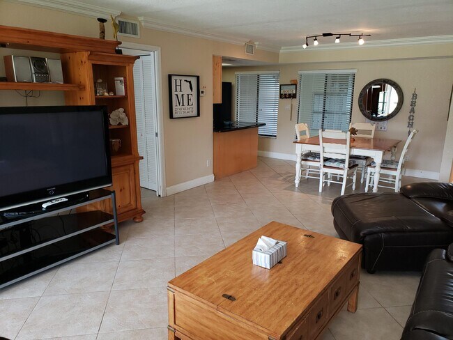 Foto del edificio - 2400 N Ocean Dr