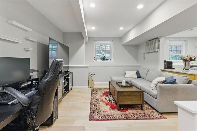 Building Photo - 240 Brattle St