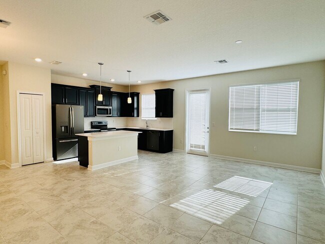 Foto del edificio - 3 Bed 2.5 Bath Townhouse For Rent In Store...