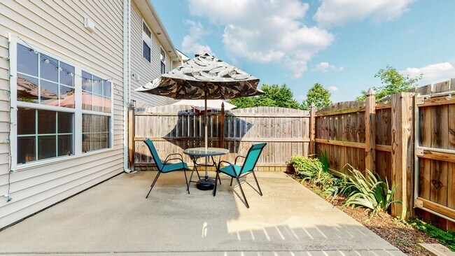 Foto del edificio - 429 John Deere Dr