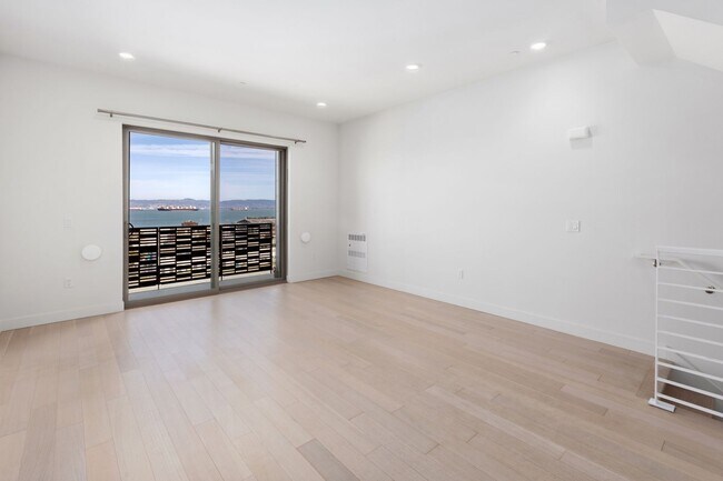 Building Photo - 550 Hudson Ave