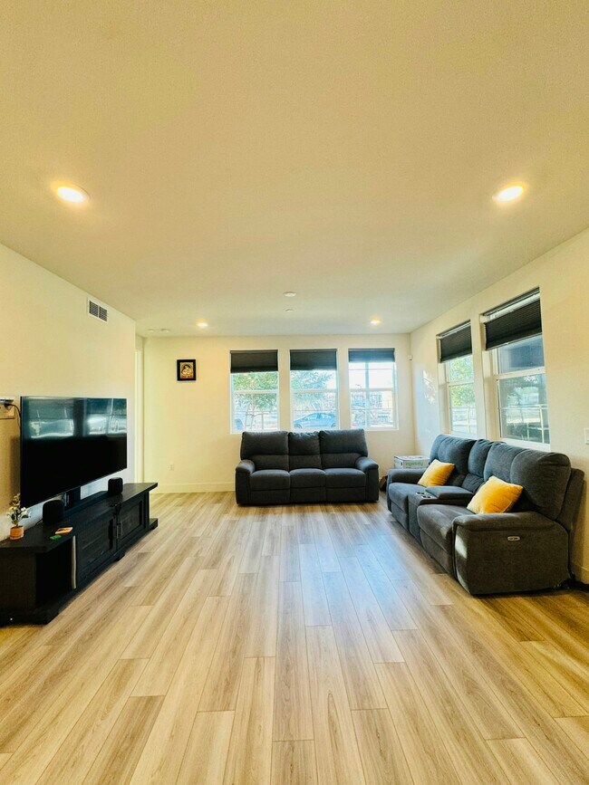 Foto del edificio - 5750 Greige Cir