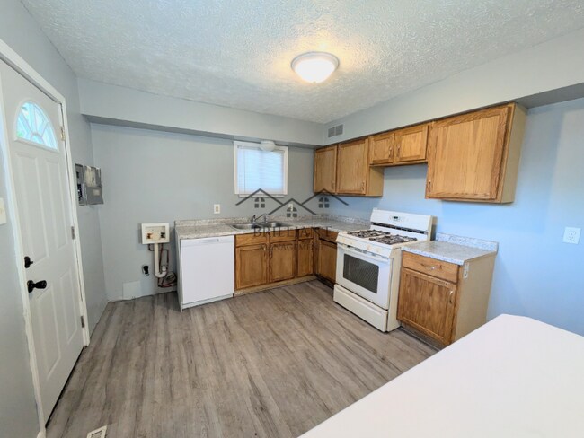 Building Photo - 2255 N Graham Ave