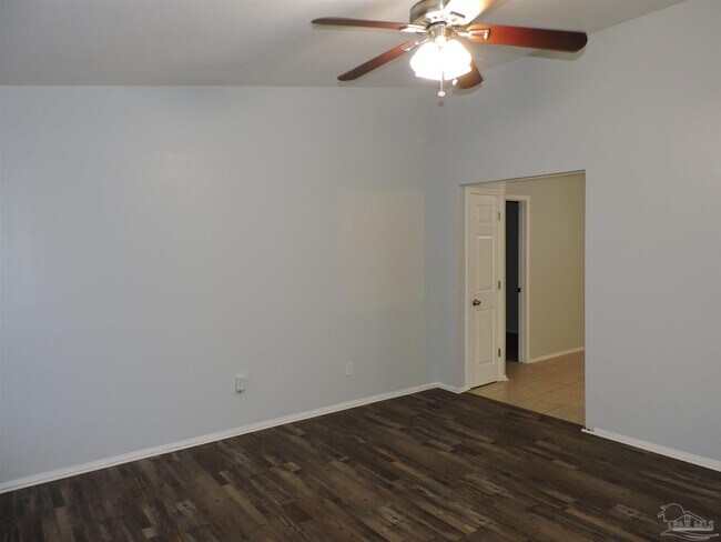 Foto del edificio - 7820 Oak Forest Pl