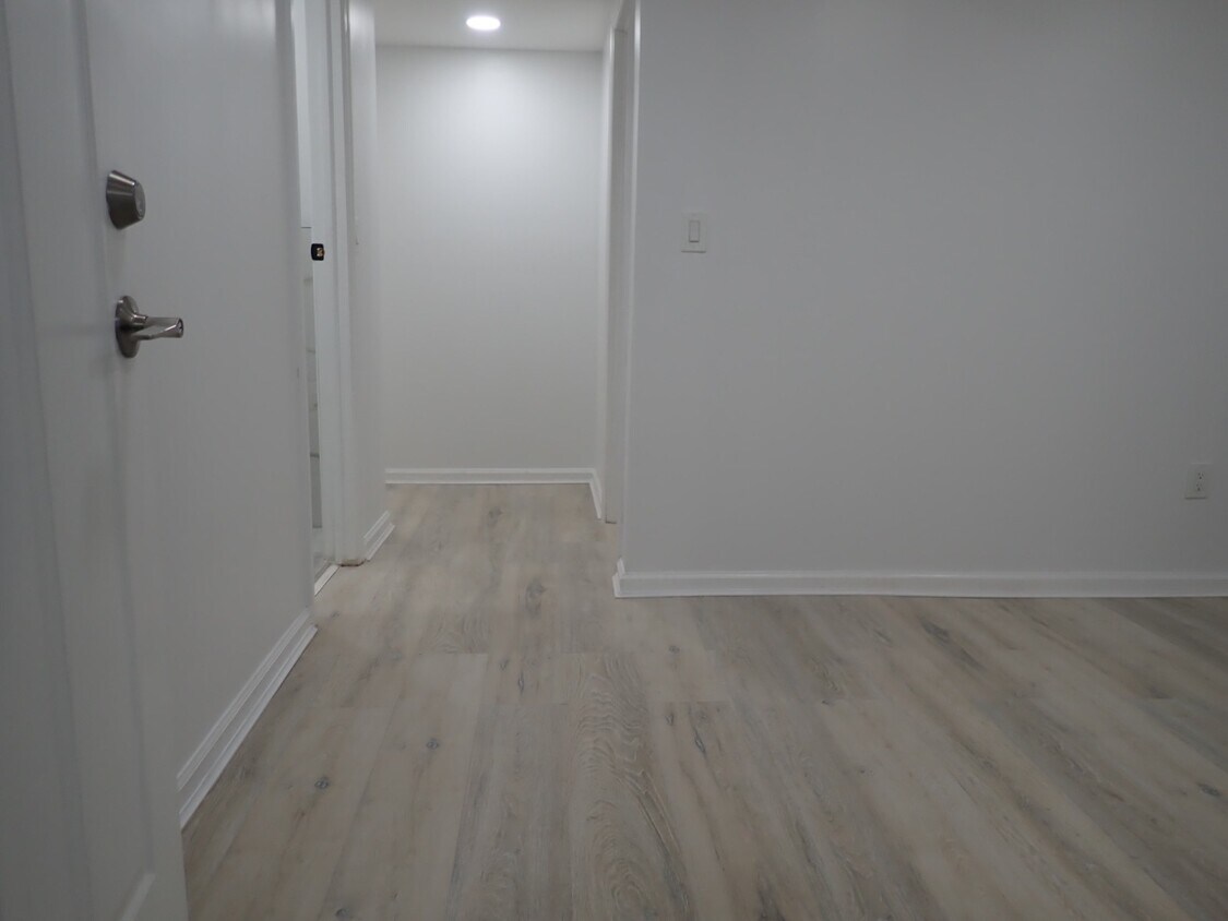 Foto principal - 663 E 94th St