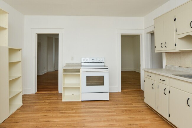 Building Photo - 390 Clinton St