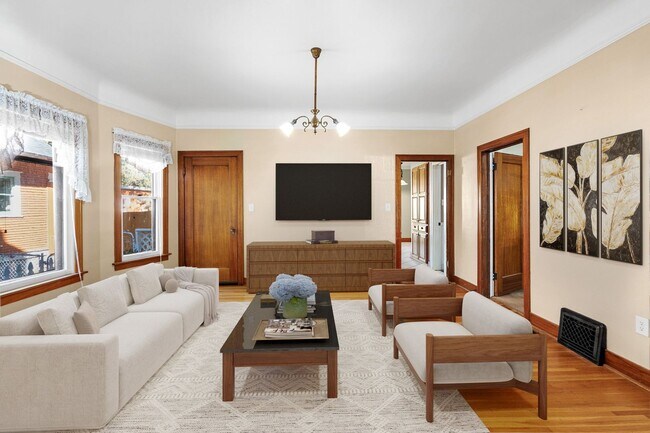 Foto del edificio - 206 W Waverly Pl