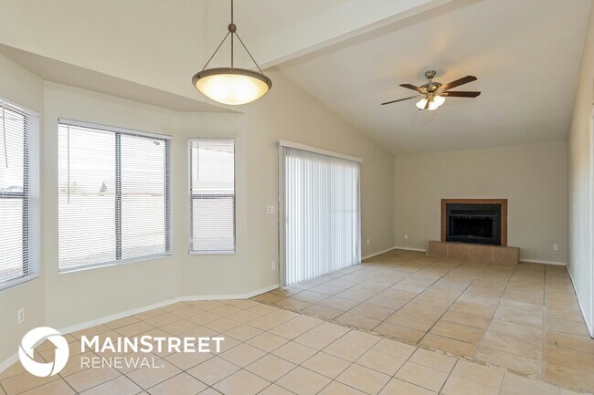 Foto del edificio - 1880 W Mountain Oak Ln