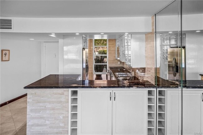 Building Photo - 4337 Marina City Dr
