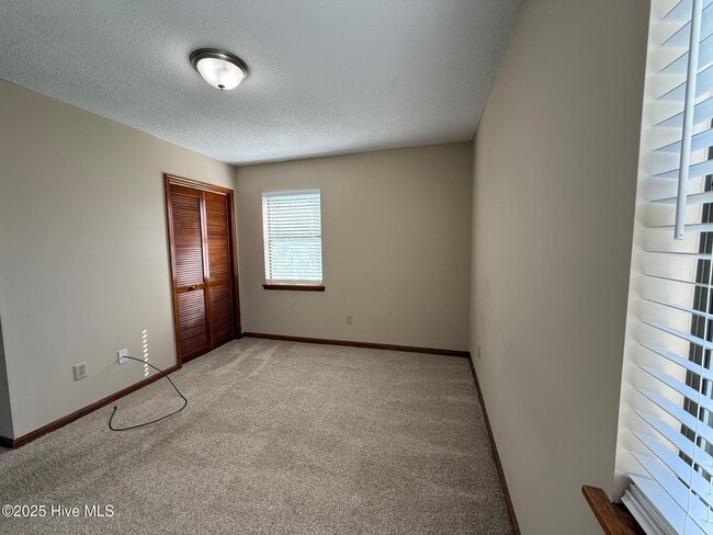 Building Photo - 102 Pete Jones Dr