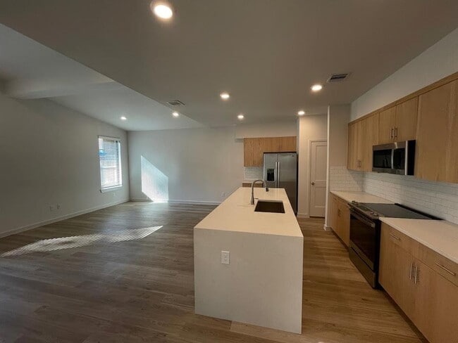 Building Photo - 2519 Appian Way