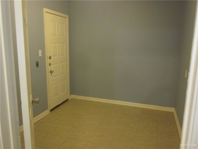 Building Photo - 315 N 13th St