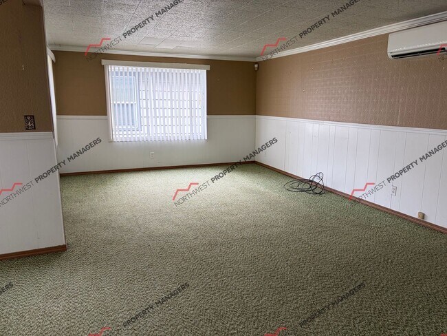 Foto del edificio - STATUS: AVAILABLE  | R296 | $1595