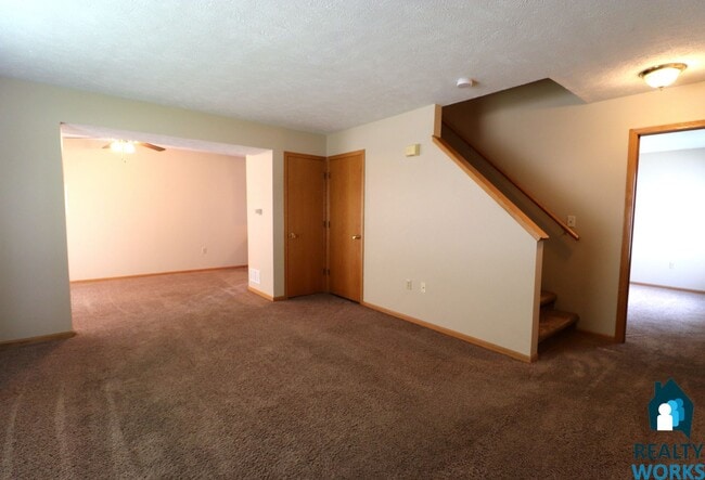Building Photo - Corner Unit 3 Bedroom TownHome!