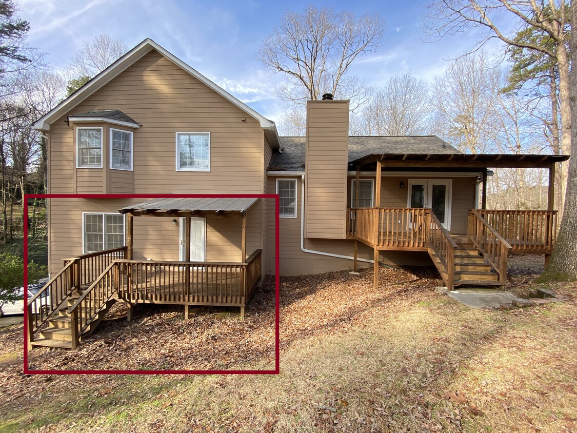 The in-law suite is in the red box here. - 604 Stoney Creek Rd