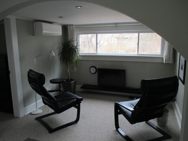 Foto del edificio - 254 Baird Cove Rd