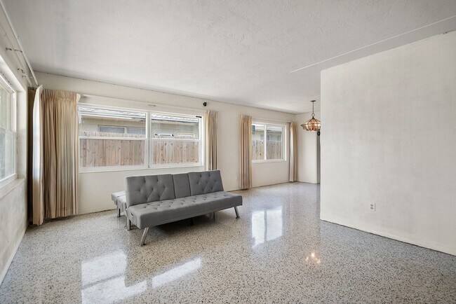 Building Photo - 6132 7th Ave S
