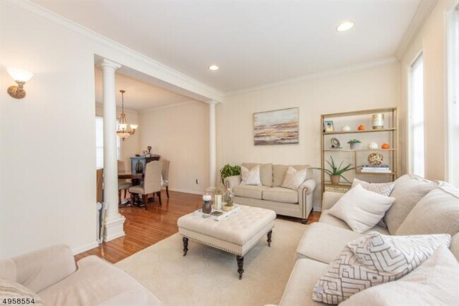 Building Photo - 10 Arrowgate Dr