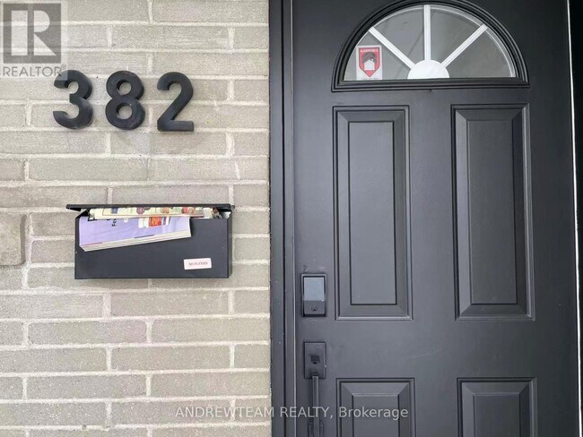 Photo du bâtiment - 382 Lynett Crescent