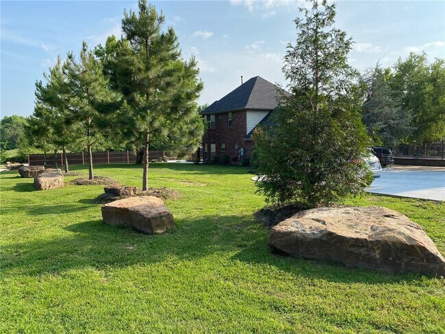 Foto del edificio - 6445 Dearing Rd