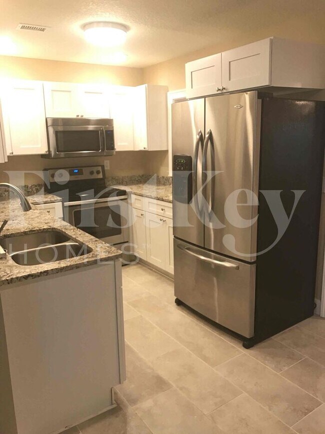 Foto del edificio - 6421 Burgundy Rd S
