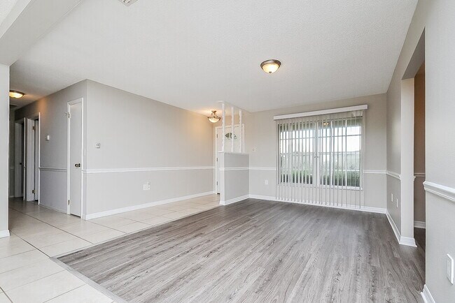 Foto del edificio - 3412 Groveview Dr