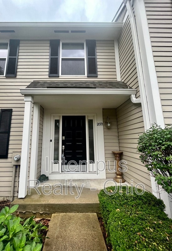 Building Photo - 2071 Stratford Ct