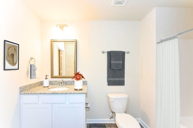 Foto del edificio - 810 Swan Ln