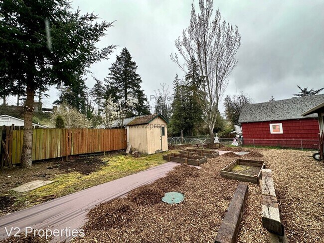 Building Photo - 3 br, 1 bath House - 6670 SE Overland St