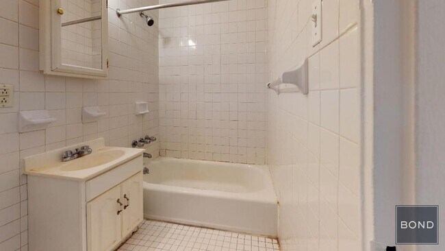 Foto del edificio - 324 E 83rd St