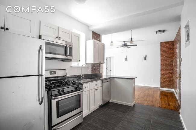 Photo - 1186 Putnam Ave House