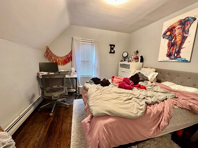 Building Photo - 21 College Ave