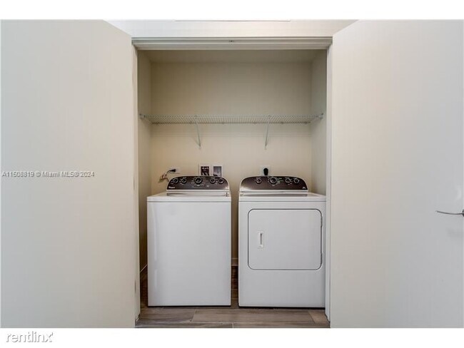 Foto del edificio - 1 br, 1 bath Condo - 999 SW 1st Ave Apt 3310