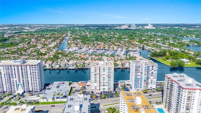 Building Photo - 1410 S Ocean Dr