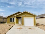 Foto principal - MOVE-IN SPECIAL: Cozy 3/2/1 in Northeast L...