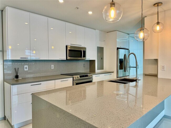 Foto del edificio - 3001 S Ocean Dr
