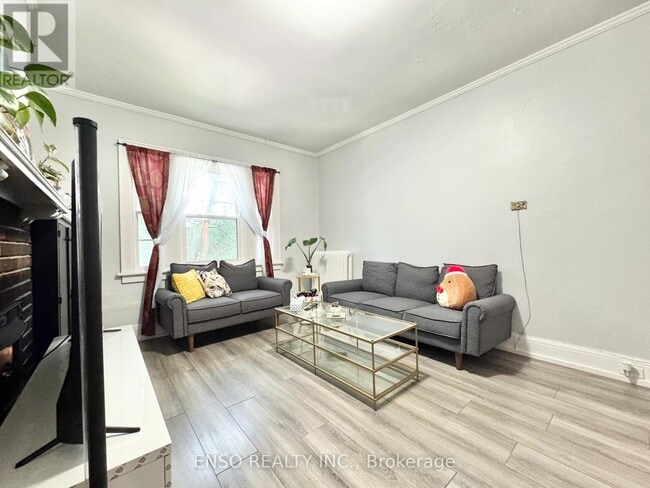 Photo du bâtiment - 5325-5325 Van Alstyne Pl