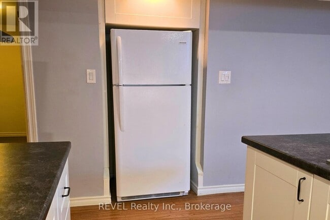 Building Photo - 33 Dundas Crescent