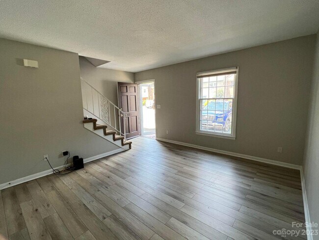 Building Photo - 616 Vineyard Park Ct