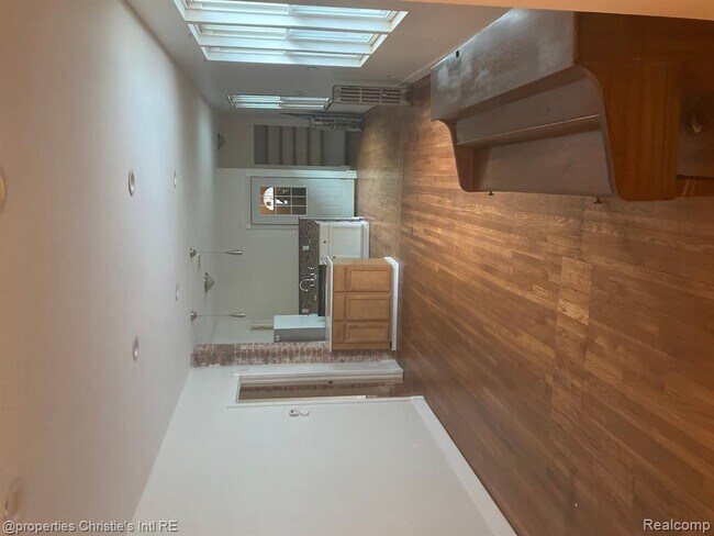 Building Photo - 3014 Caniff St