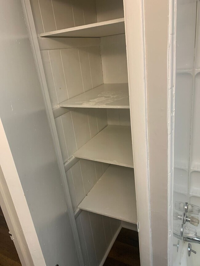 Foto del edificio - Available Now! 3rd Floor 1 Bedroom-York Ci...