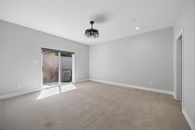 Building Photo - 158 Vieux Carre Dr